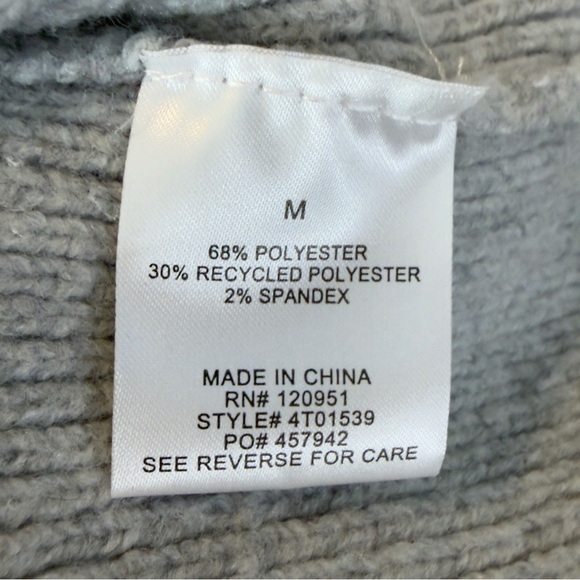 Sincerely Jules light blue knit sleeveless v-neck shirt Women’s size medium | aj - Picture 4 of 5